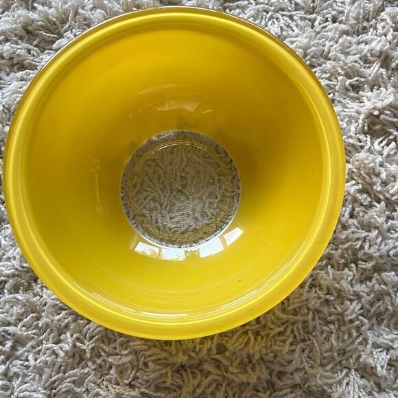 Vintage Pyrex 323 Yellow Primary Color Nesting Bowl W/ clear Bottom 1.5L - Picture 7 of 9